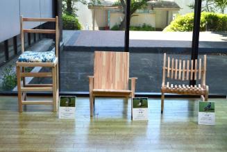 橘学苑デザイン美術コースの「自然環境に優しい椅子づくり展」開催