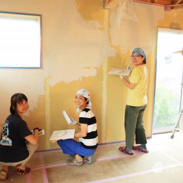 漆喰塗りの様子(2017年9月12日撮影)