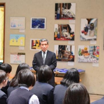 橘学苑デザイン美術コースの「自然環境に優しい椅子づくり展」開催