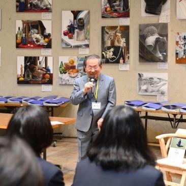 橘学苑デザイン美術コースの「自然環境に優しい椅子づくり展」開催